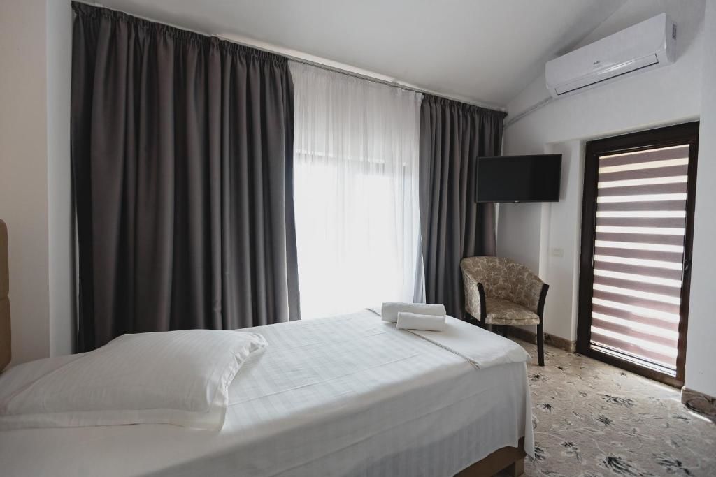 Отель Hotel Cristian Afumaţi-52