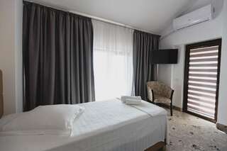 Отель Hotel Cristian Afumaţi Двухместный номер «Комфорт» с 1 кроватью-19